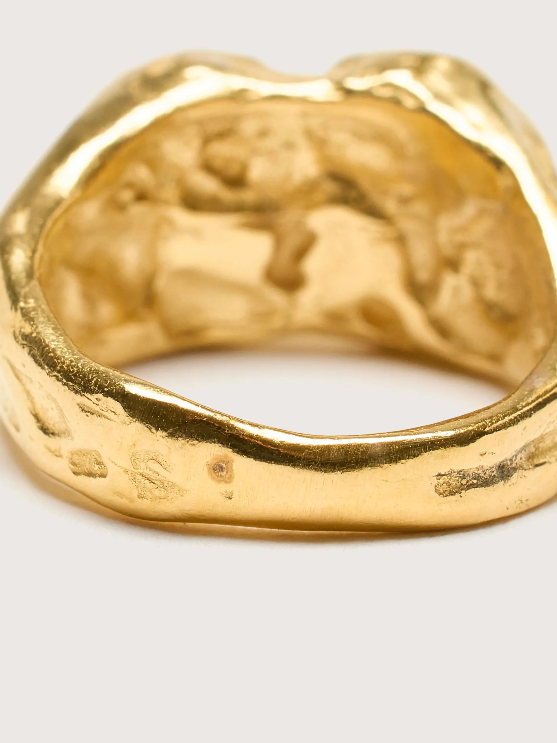 simuero_buzo_gouden_ring_3.webp Simuero Buzo en ring