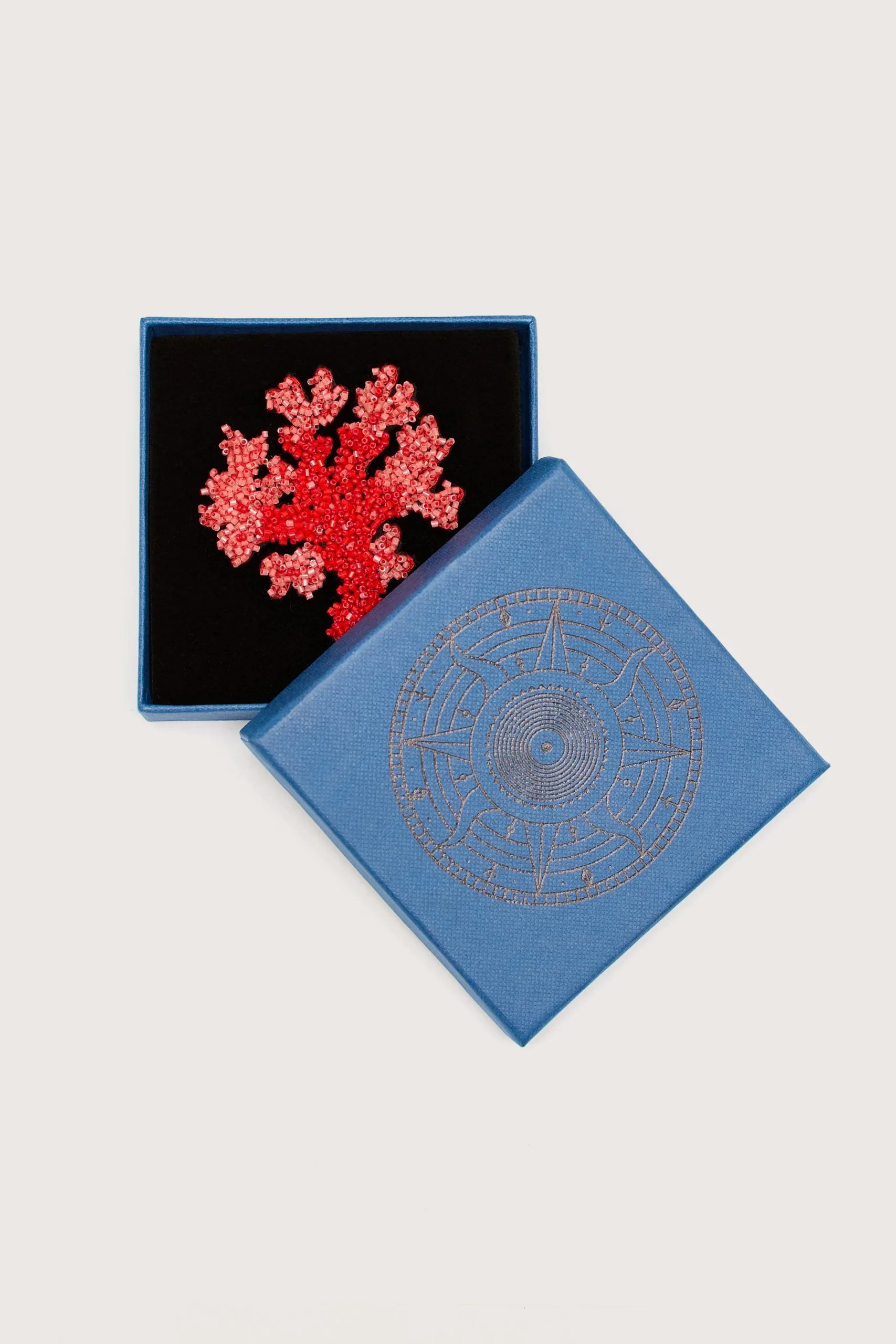 trovelore_coral_brooch_1.webp Trovelore Coral Brooch