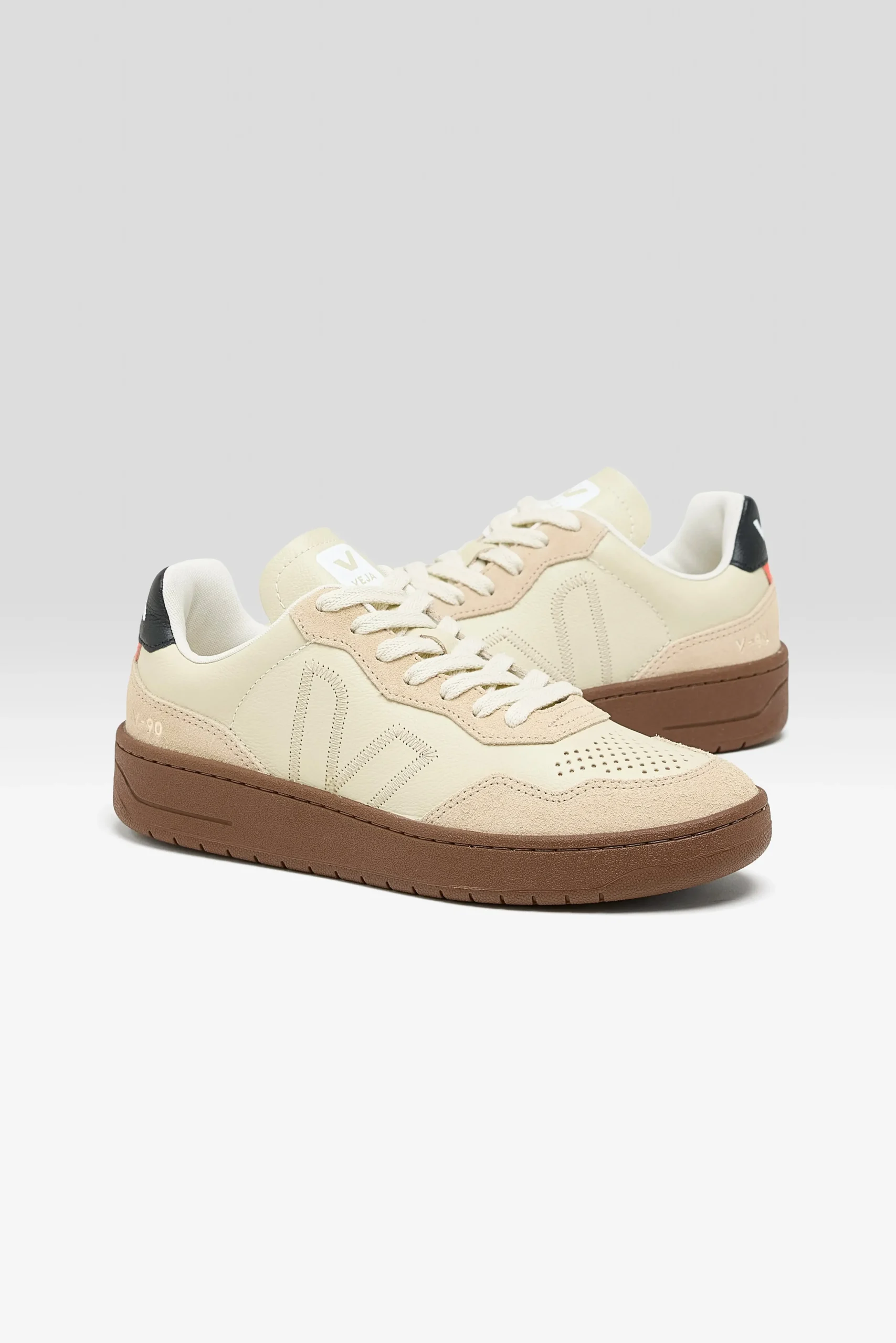 veja_v_ot_leather_voor_vr_2-1.webp Veja V-90 O.T. Leather voor Vrouwen